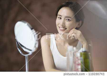 Young woman taking care of your skin 110280743