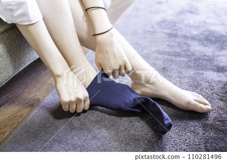 Feet of a woman wearing socks [parts cut] 110281496