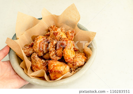 Home-cooked fried chicken 110283551