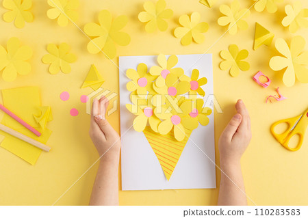 Making simple yellow paper flowers with kids diy Making simple yellow paper flowers with kids diy 110283583