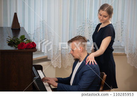 Boy on date plays piano to impress his girlfriend. 110285953