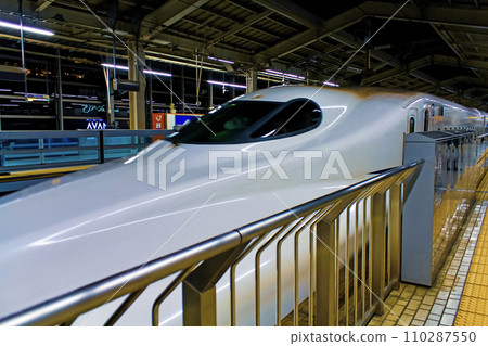 [Kyoto] Shinkansen bound for Tokyo invaded Kyoto Station 110287550