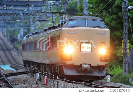 中央本線 四毛上野原 JR 東日本 183 系 H61 編組（田町）快速 110287683