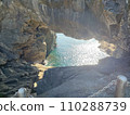 神秘的洞穴 110288739