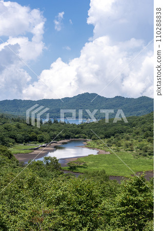 Kakumanbuchi and Onuma seen from Akagiyama Torii Pass 110288838