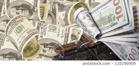 Allegory of the global financial crisis - U.S. dollars in the grip of economic crisis 110290909