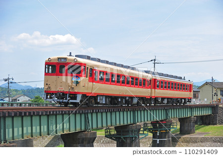 Kyudai Main Line Hita-Mitsuoka JR Kyushu Kiha 58-569 + Kiha 65-36 (Oita) Yufu Kyudai Main Line Hita-Mitsuoka JR Kyushu Kiha 58-569 + Kiha 65-36 (Oita) Yufu 110291409