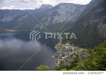 View of the city of Hallstatt and Lake Hallstattersee from a mountain in Austria 110291877