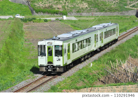 Koumi Line Kobuchizawa-Kai Koizumi JR East Kiha 111-109+Kiha 112-109 (Komi) Koumi Line Kobuchizawa-Kai Koizumi JR East Kiha 111-109+Kiha 112-109 (Komi) 110291946
