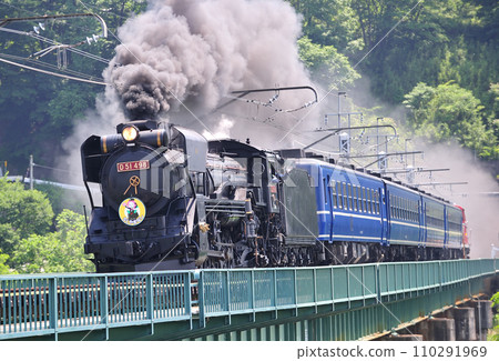 中央幹線鹽崎~韭崎 JR東日本 D51-498+12系+DE10-1698(高崎) 中央幹線鹽崎~韭崎 JR東日本 D51-498+12系+DE10-1698(高崎) 110291969