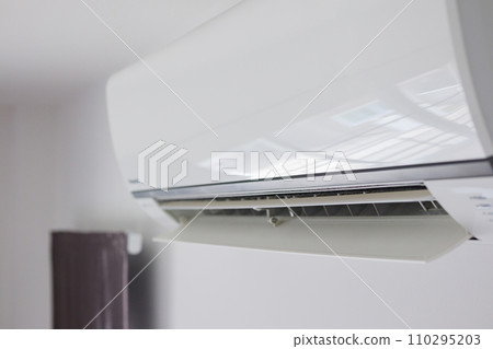 Air conditioner on white wall room interior background 110295203