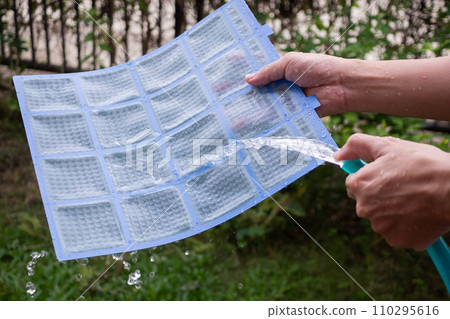 cleaning air conditioner dirty filter cleaning air conditioner dirty filter 110295616