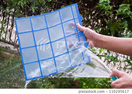 cleaning air conditioner dirty filter cleaning air conditioner dirty filter 110295617