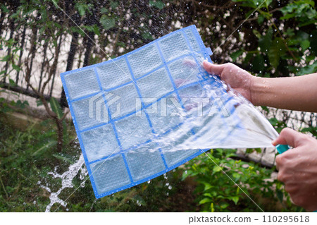 cleaning air conditioner dirty filter cleaning air conditioner dirty filter 110295618