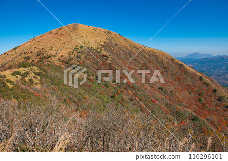 Mt. Wakugao climbing “Mt. Wakugao seen from the summit of Mt. Ondatake” Mt. Wakugao climbing “Mt. Wakugao seen from the summit of Mt. Ondatake” 110296101