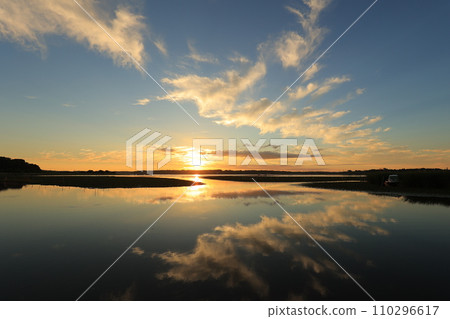 Morning glow reflected on the water surface 110296617