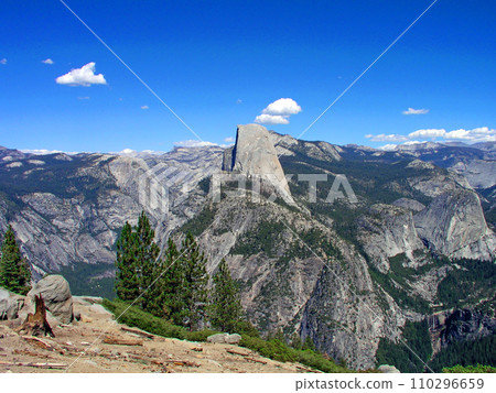 美國世界遺產約塞米蒂國家公園 從冰河點看半圓頂與特納亞谷 110296659