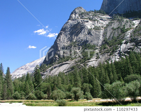 United States World Heritage Site Yosemite National Park Tenaya Valley Mirror Lake Trailhead United States World Heritage Site Yosemite National Park Tenaya Valley Mirror Lake Trailhead 110297433