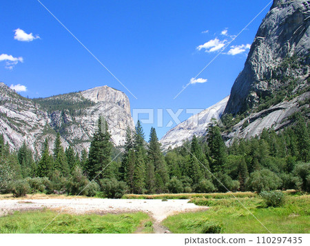 United States World Heritage Site Yosemite National Park Tenaya Valley Mirror Lake Trailhead United States World Heritage Site Yosemite National Park Tenaya Valley Mirror Lake Trailhead 110297435