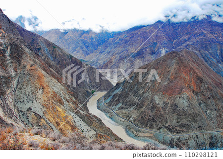 China, Yunnan Province, Upper Yangtze River, Jinsha River Yuelang Bay in early spring 110298121