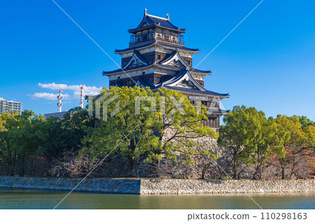 Tenshu of Hiroshima Castle 110298163