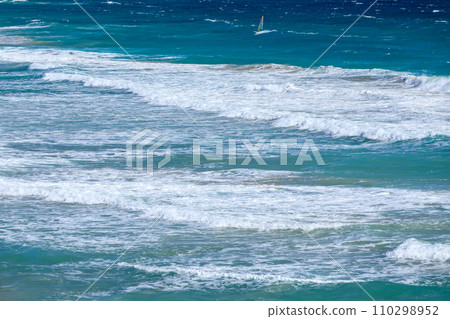 享受水上活動的風景 享受水上活動的風景 110298952