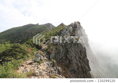 Climbing Mt. Kinpu in Yamanashi Prefecture in October 2023 Climbing Mt. Kinpu in Yamanashi Prefecture in October 2023 110299120