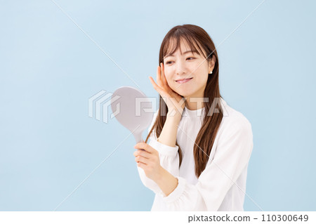 看鏡子的女性美 看鏡子的女性美 110300649