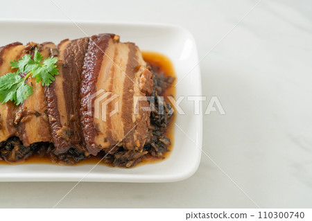 Steam Belly Pork With Swatow Mustard Cubbage Recipes or Mei Cai Kou Rou 110300740