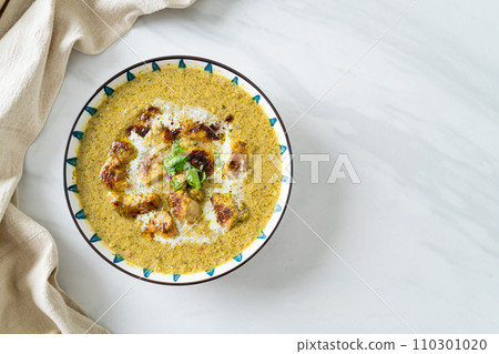 Afghani chicken in green curry or Hariyali tikka chicken hara masala 110301020