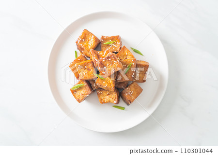 fried tofu with white sesame and teriyaki sauce 110301044