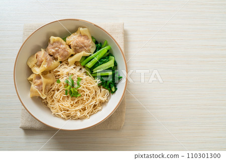 dried egg noodles with pork wonton or pork dumplings without soup 110301300
