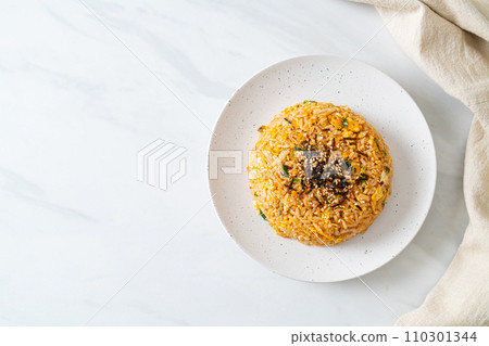 fried rice with egg in Korean style 110301344