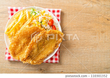 fish and chips with mini salad fish and chips with mini salad 110301352