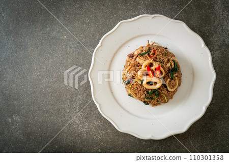 fried rice with squid and basil in Thai style 110301358