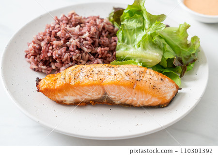 grilled salmon fillet steak with rice berry and vegetable 110301392
