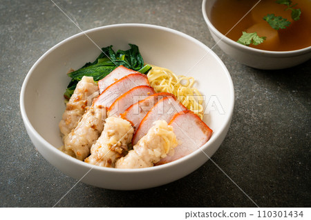 Barbecue Red Pork and Wonton Noodles with Soup 110301434