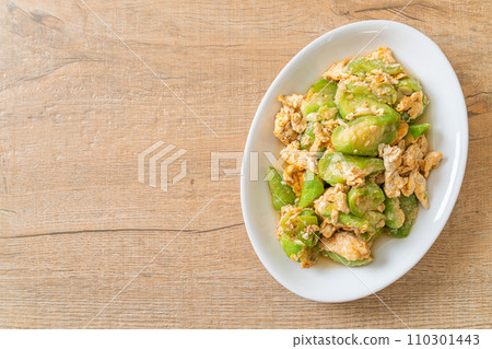 Stir Fried Angled Gourd with Egg 110301443