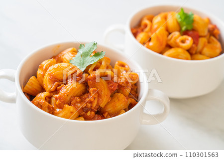 macaroni with tomatoes sauce and mince pork 110301563