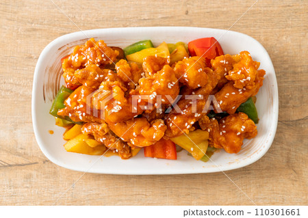 fried crispy chicken with sweet and sour sauce 110301661