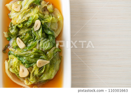 Stir fried Iceberg lettuce with Oyster sauce 110301663