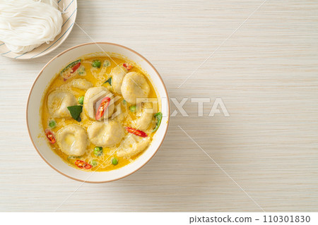 Green curry soup with Fish ball Green curry soup with Fish ball 110301830