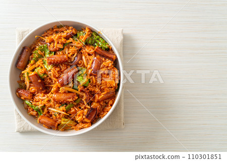 Stir-fried squid or octopus with Korean spicy sauce rice bowl Stir-fried squid or octopus with Korean spicy sauce rice bowl 110301851