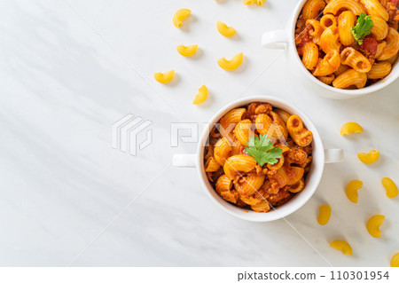 macaroni with tomatoes sauce and mince pork macaroni with tomatoes sauce and mince pork 110301954