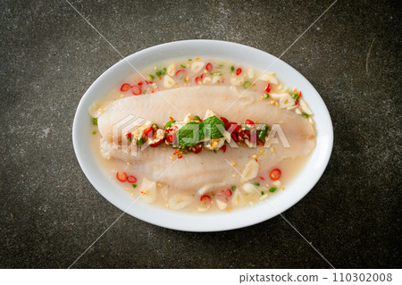 Steamed Fish in Spicy Lemon Sauce Steamed Fish in Spicy Lemon Sauce 110302008