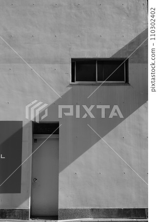 Exposed concrete, retro wall, Shinjuku 110302402