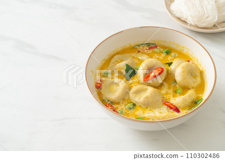 Green curry soup with Fish ball 110302486