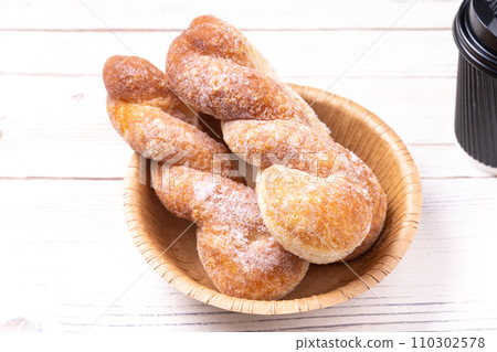 Twist donuts 110302578