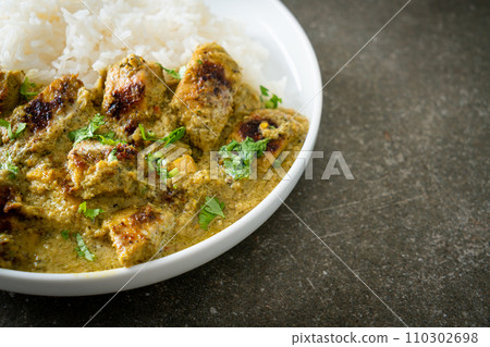 Afghani chicken in green curry or Hariyali tikka chicken hara masala with rice Afghani chicken in green curry or Hariyali tikka chicken hara masala with rice 110302698