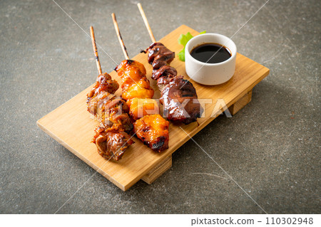 Japanese chicken grill or yakitori serve in izakaya style 110302948
